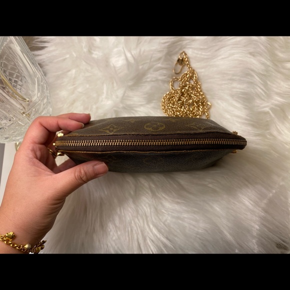 ❌SOLD❌ Louis Vuitton Cosmetic pouch - Picture 3 of 13